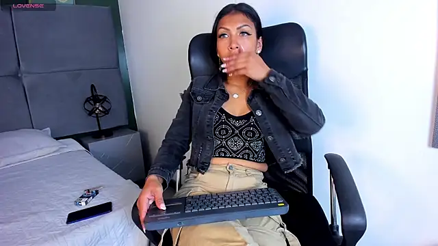 Snapshot of Tracy_lambo chatting on 03-05-25, 11:49 Tracy lambo online show from 03-05-25, 11:49
