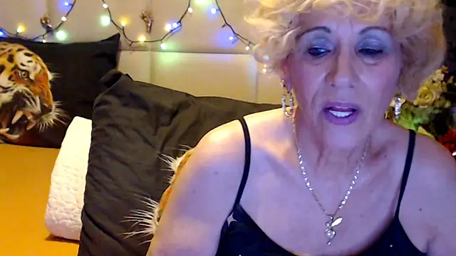 HappyWomanOn online show from 10-17-25, 06:10