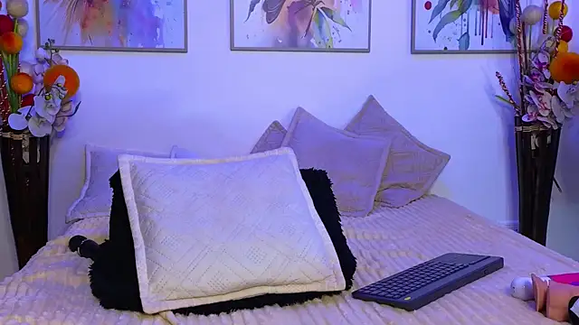 Snapshot of Marianaa_Lopezz chatting on 02-19-25, 10:20 Marianaa Lopezz online show from 02-19-25, 10:20