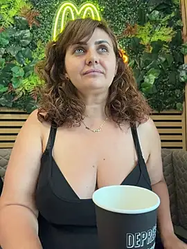 Snapshot of AnneKane chatting on 06-08-26, 10:49 AnneKane online show from 06-08-26, 10:49