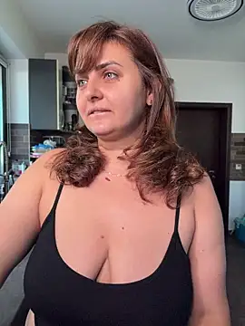 Snapshot of AnneKane chatting on 06-14-26, 05:08 AnneKane online show from 06-14-26, 05:08