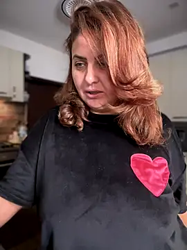 Snapshot of AnneKane chatting on 10-20-25, 04:14 AnneKane online show from 10-20-25, 04:14