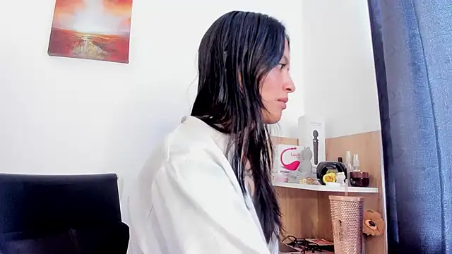 nia  white online show from 10-10-25, 05:47