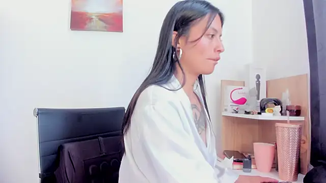 nia  white online show from 12-17-25, 06:35