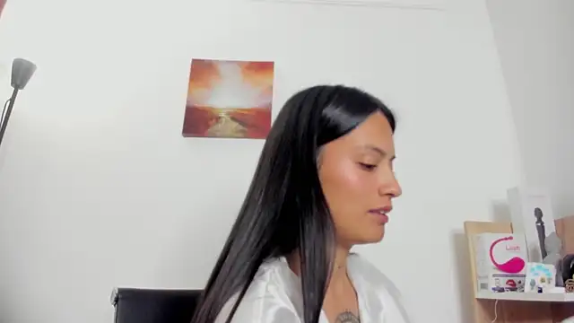 nia  white online show from 07-05-26, 04:19
