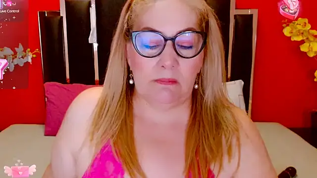 Snapshot of Nayla_Garner chatting on 03-14-25, 04:40 Nayla Garner online show from 03-14-25, 04:40
