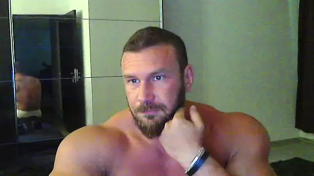 Snapshot of muscularkevin chatting on 06-01-26, 04:06 muscularkevin online show from 06-01-26, 04:06