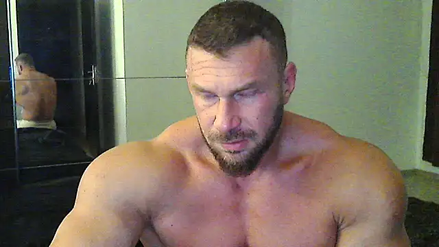 Snapshot of muscularkevin chatting on 09-19-25, 03:32 muscularkevin online show from 09-19-25, 03:32