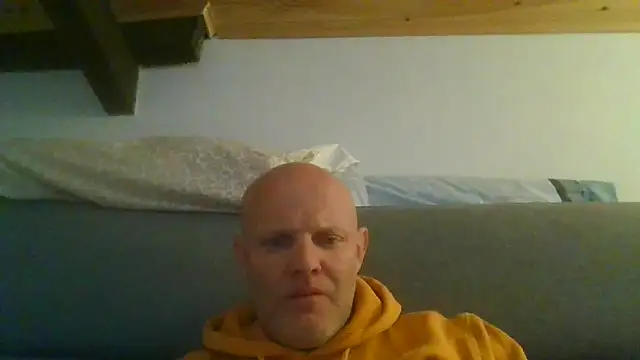 Snapshot of davigochi77bcn chatting on 11-18-25, 08:01 davigochi77bcn online show from 11-18-25, 08:01