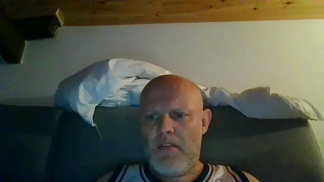 Snapshot of davigochi77bcn chatting on 02-22-26, 09:27 davigochi77bcn online show from 02-22-26, 09:27