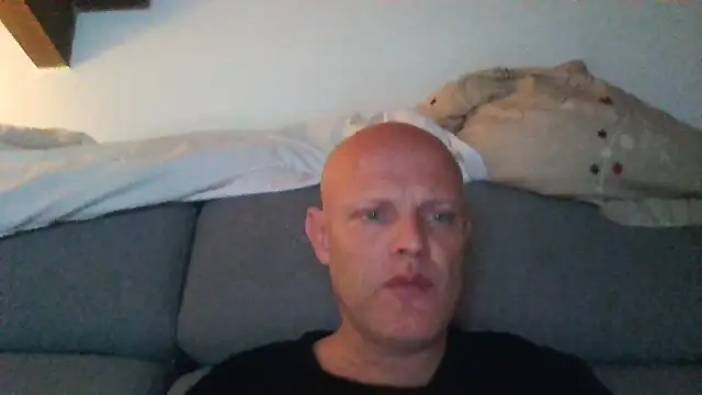 Snapshot of davigochi77bcn chatting on 12-19-25, 08:33 davigochi77bcn online show from 12-19-25, 08:33
