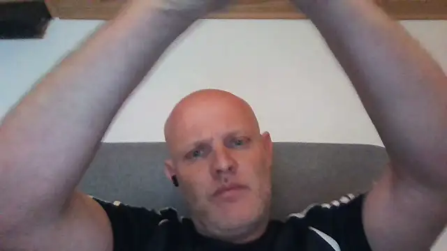 Snapshot of davigochi77bcn chatting on 12-21-25, 09:48 davigochi77bcn online show from 12-21-25, 09:48