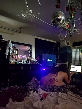 Hotredheadandtoungelasher online show from 12-15-25, 06:03