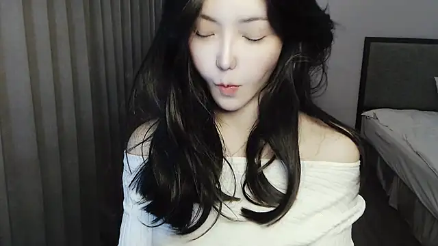 Snapshot of TBgril chatting on 02-14-26, 11:54 TBgril online show from 02-14-26, 11:54