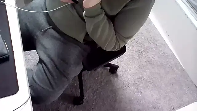 Snapshot of Luishorny19 chatting on 01-21-25, 12:18 Luishorny19 online show from 01-21-25, 12:18