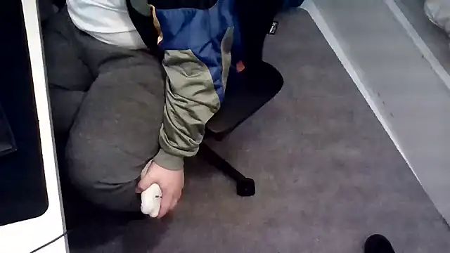 Snapshot of Luishorny19 chatting on 01-14-25, 03:15 Luishorny19 online show from 01-14-25, 03:15