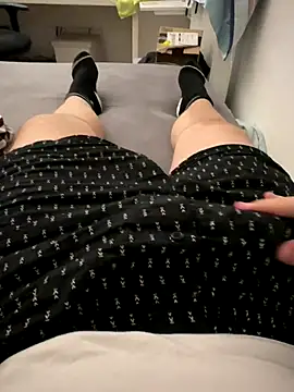 Snapshot of Luishorny19 chatting on 10-29-25, 07:02 Luishorny19 online show from 10-29-25, 07:02