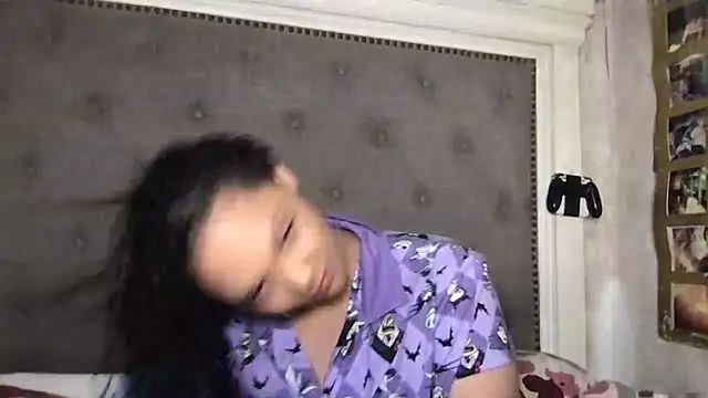 LuLuValenttine101 online show from 04-15-26, 01:15