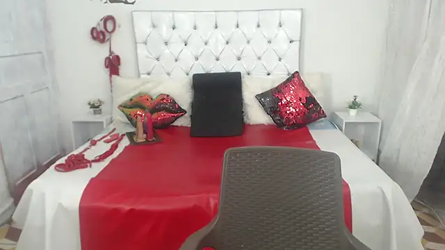 Snapshot of Sweetbigcatt chatting on 02-13-26, 04:12 Sweetbigcatt online show from 02-13-26, 04:12