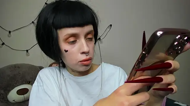 FlowerOfSin2001 online show from 10-11-25, 04:08