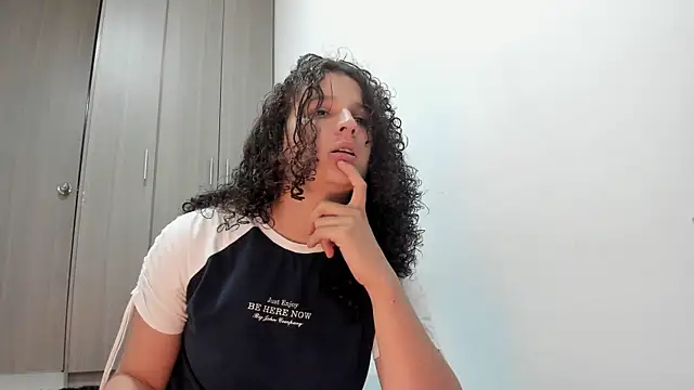 Snapshot of Cositarica_ chatting on 10-06-25, 01:45 Cositarica online show from 10-06-25, 01:45