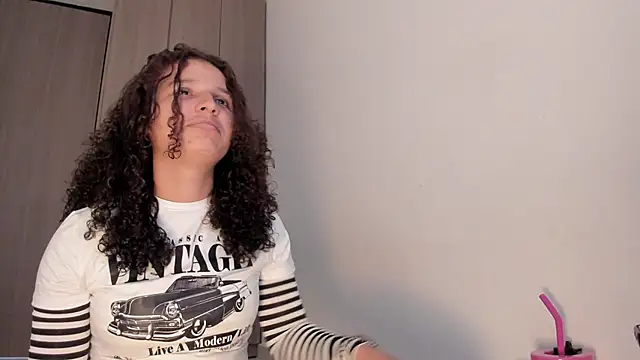 Snapshot of Cositarica_ chatting on 10-04-25, 02:40 Cositarica online show from 10-04-25, 02:40