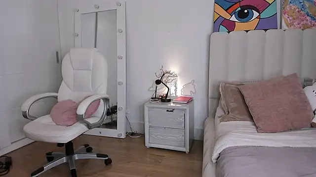 Snapshot of Daniela_Miller_ chatting on 09-27-25, 11:44 Daniela Miller online show from 09-27-25, 11:44
