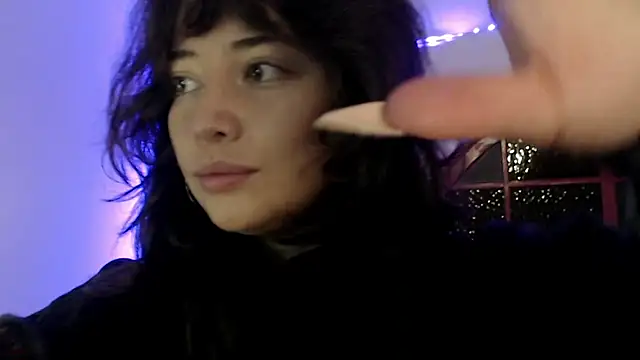 Snapshot of Hannah-Valhalla chatting on 02-14-25, 03:33 Hannah-Valhalla online show from 02-14-25, 03:33