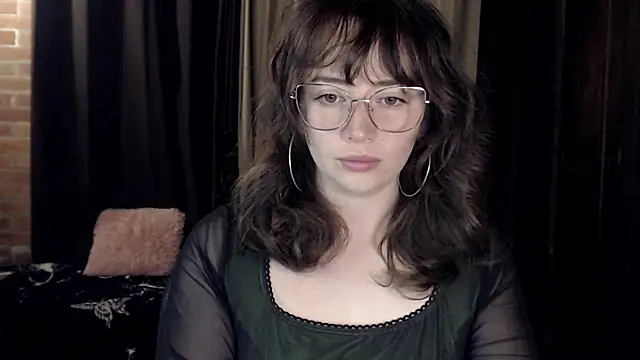 Snapshot of Hannah-Valhalla chatting on 09-24-25, 12:40 Hannah-Valhalla online show from 09-24-25, 12:40