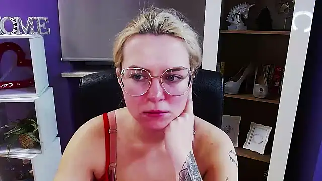 Zoey Erotic online show from 02-18-26, 05:27