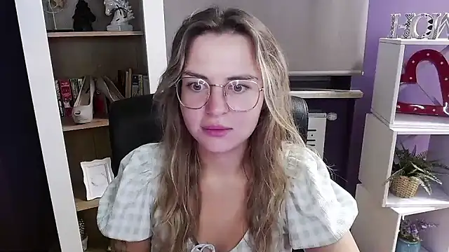 Zoey Erotic online show from 10-10-25, 04:24