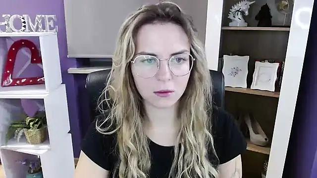 Zoey Erotic online show from 10-23-25, 04:44