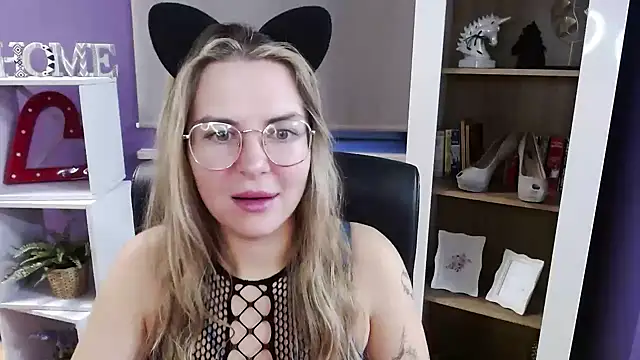 Zoey Erotic online show from 10-31-25, 05:48