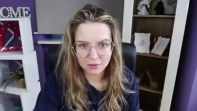 Zoey Erotic online show from 11-17-25, 06:17