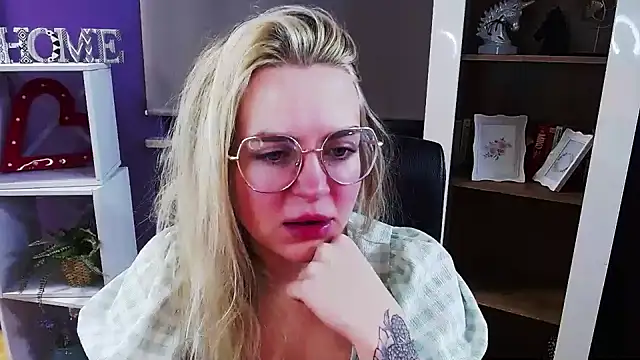 Zoey Erotic online show from 02-04-26, 05:35