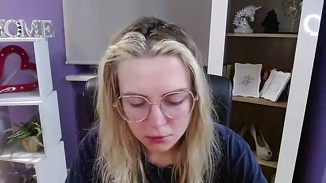 Zoey Erotic online show from 02-20-26, 05:37