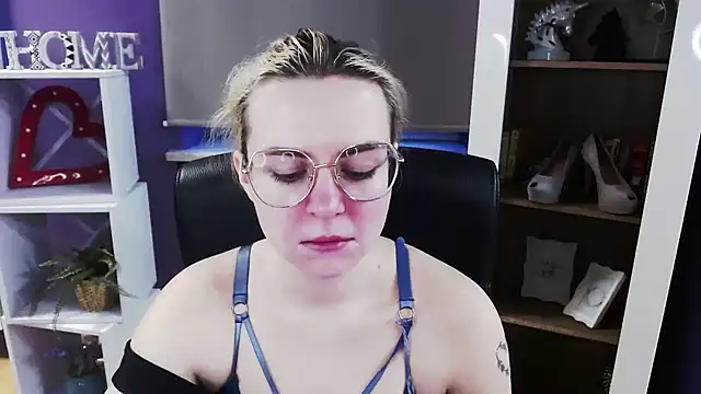 Zoey Erotic online show from 03-12-26, 05:34