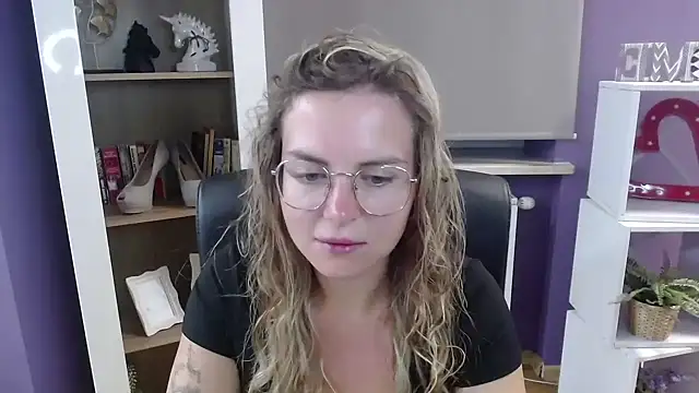 Zoey Erotic online show from 09-22-25, 04:29