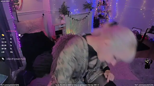 Snapshot of AliceW0lf chatting on 10-06-25, 06:30 AliceW0lf online show from 10-06-25, 06:30