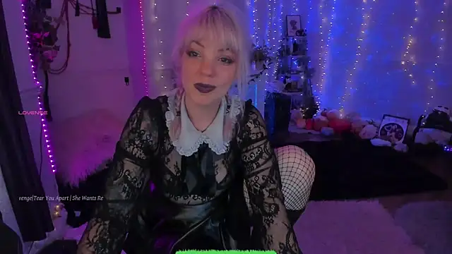 AliceW0lf online show from 11-08-25, 06:33