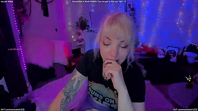 AliceW0lf online show from 11-25-25, 07:36