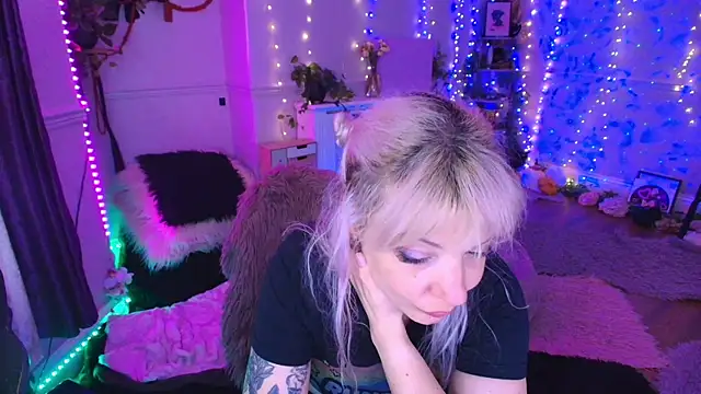 AliceW0lf online show from 04-28-26, 08:46