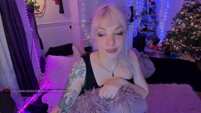 AliceW0lf online show from 01-12-26, 06:58