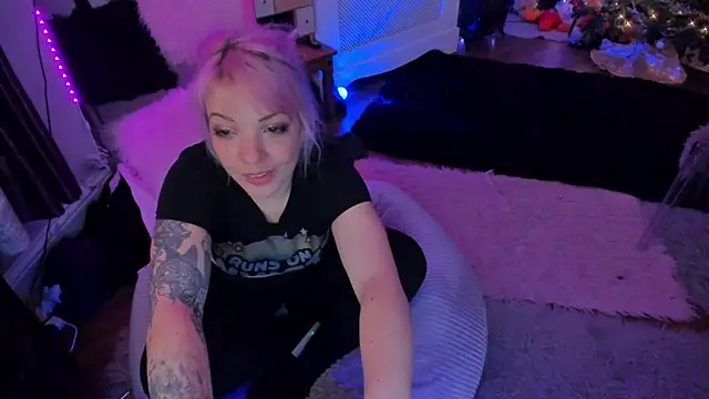 AliceW0lf online show from 12-16-25, 09:19