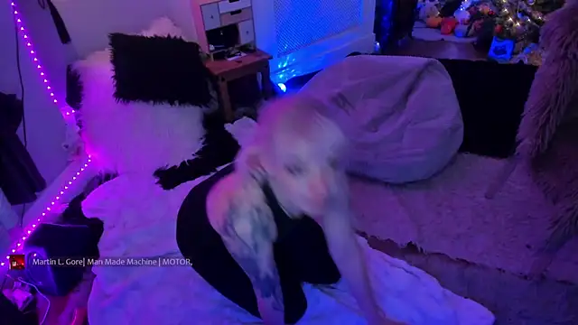 AliceW0lf online show from 01-10-26, 06:03