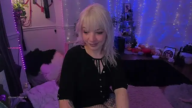 AliceW0lf online show from 11-17-25, 08:02