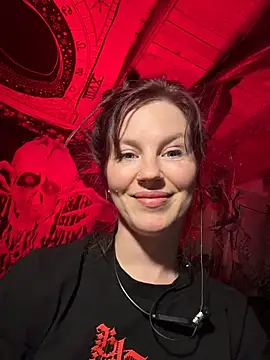 Snapshot of courtneyoccult chatting on 10-15-25, 07:49 courtneyoccult online show from 10-15-25, 07:49