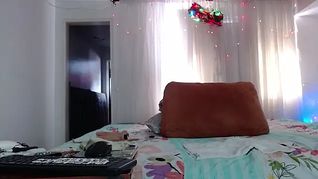 linapalacios online show from 12-15-25, 08:03