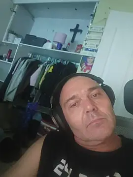 Snapshot of Brutus009 chatting on 01-06-26, 11:31 Brutus009 online show from 01-06-26, 11:31