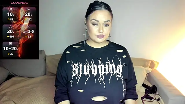 Snapshot of Laura_sinner chatting on 10-23-25, 04:38 Laura sinner online show from 10-23-25, 04:38